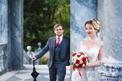 Свадебное фото на Мраморном мосту в Пушкине