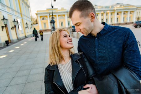 Фотосессия для влюбленной пары в центре Петербурга